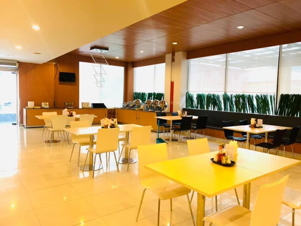 Asawann Hotel Nong Khai Bagian luar foto